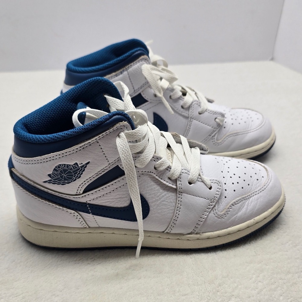 Jordan Air Jordan 1 Mid Midnight Navy White Streetwear Kids Sneaker 4Y - Picture 2 of 12